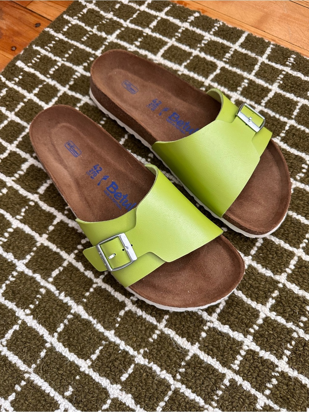NWOT - Betula by Birkenstock - Sz 42.  Lime Green Catalina Sandal